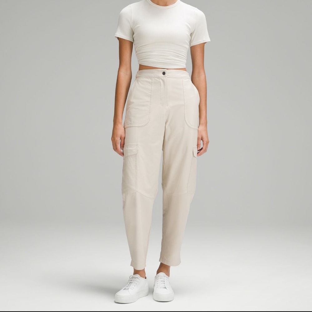 LULULEMON Light Utilitech Cargo Pocket HR Pant